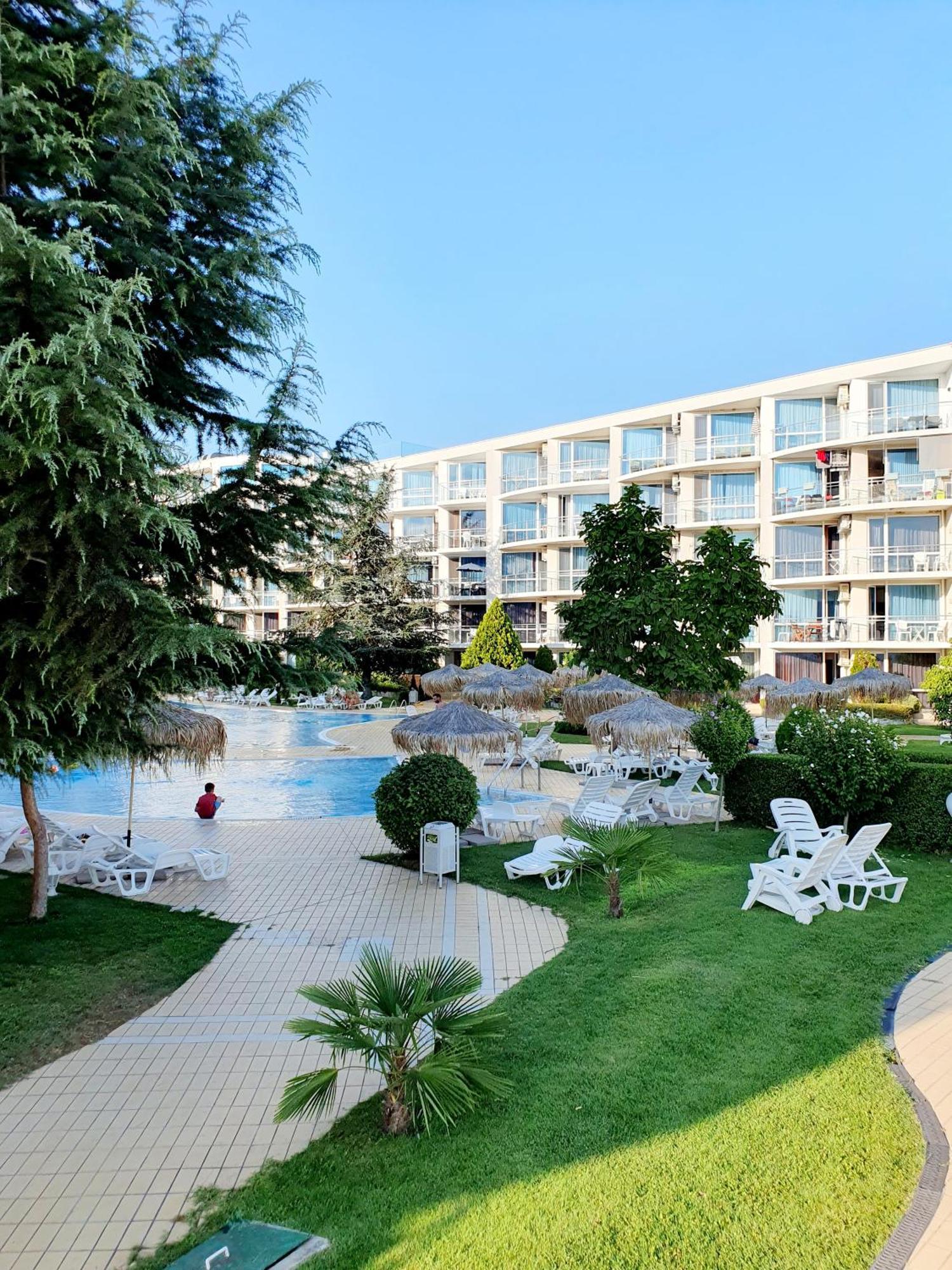 Elena'S Lux Aparthotel - Town & Sea View - Atlantis Spa Sarafovo Exteriör bild