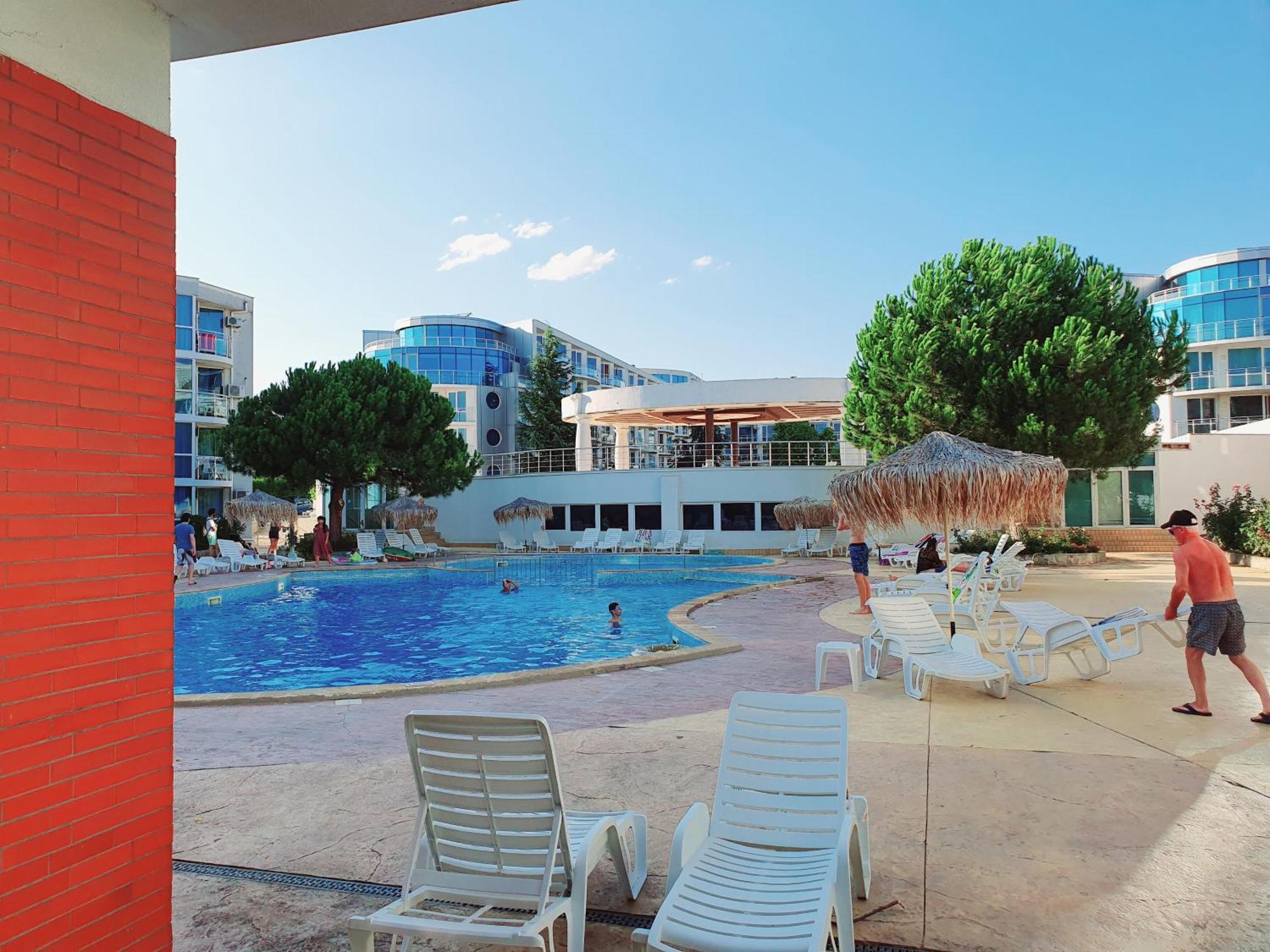 Elena'S Lux Aparthotel - Town & Sea View - Atlantis Spa Sarafovo Exteriör bild