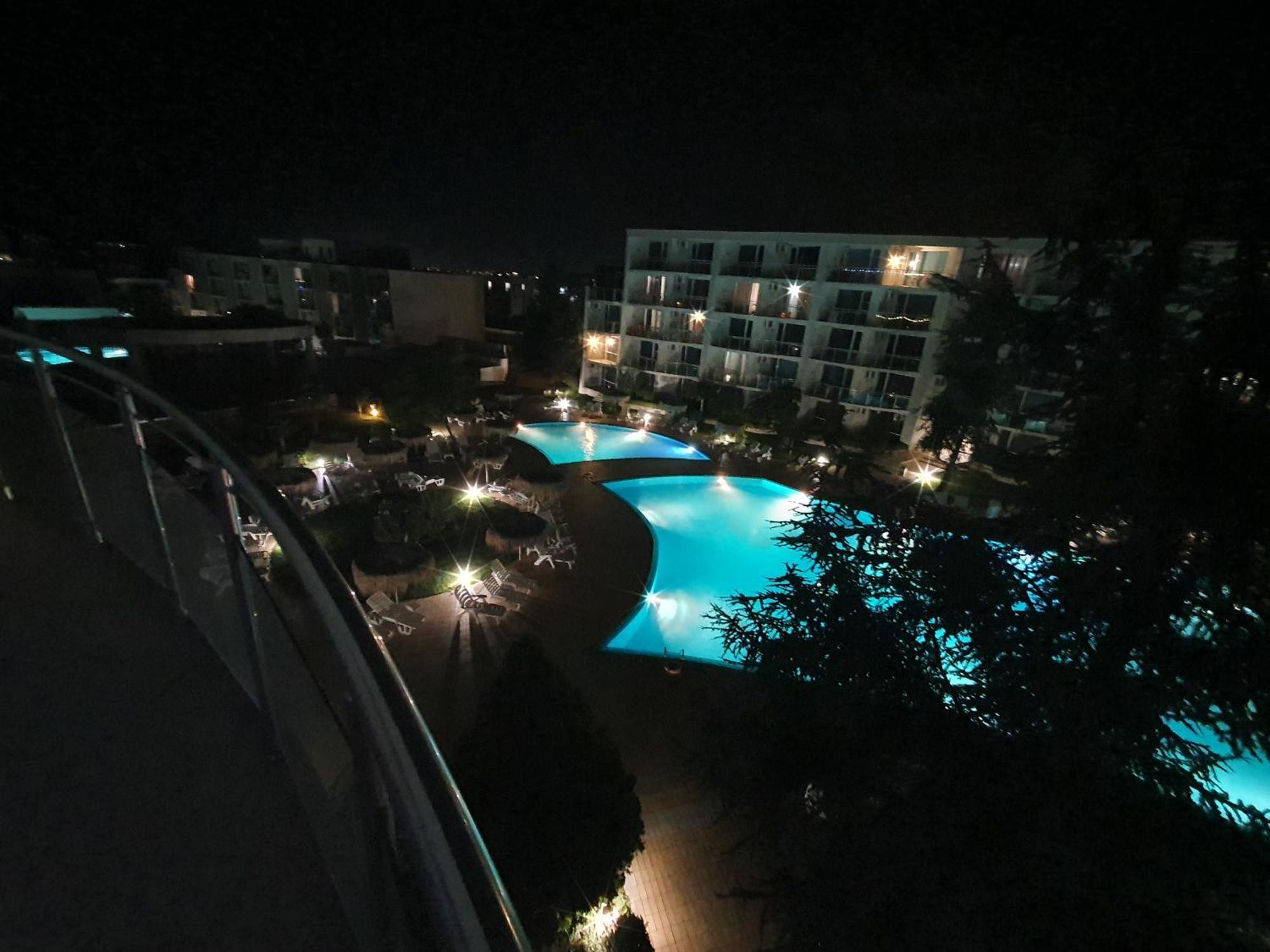 Elena'S Lux Aparthotel - Town & Sea View - Atlantis Spa Sarafovo Exteriör bild