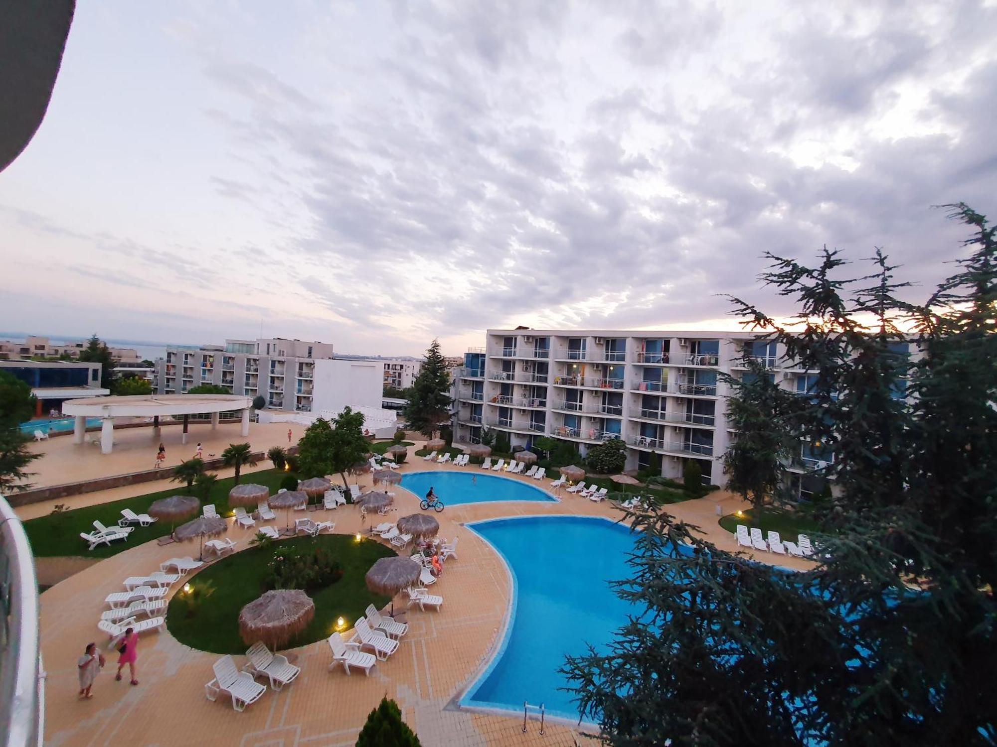 Elena'S Lux Aparthotel - Town & Sea View - Atlantis Spa Sarafovo Exteriör bild