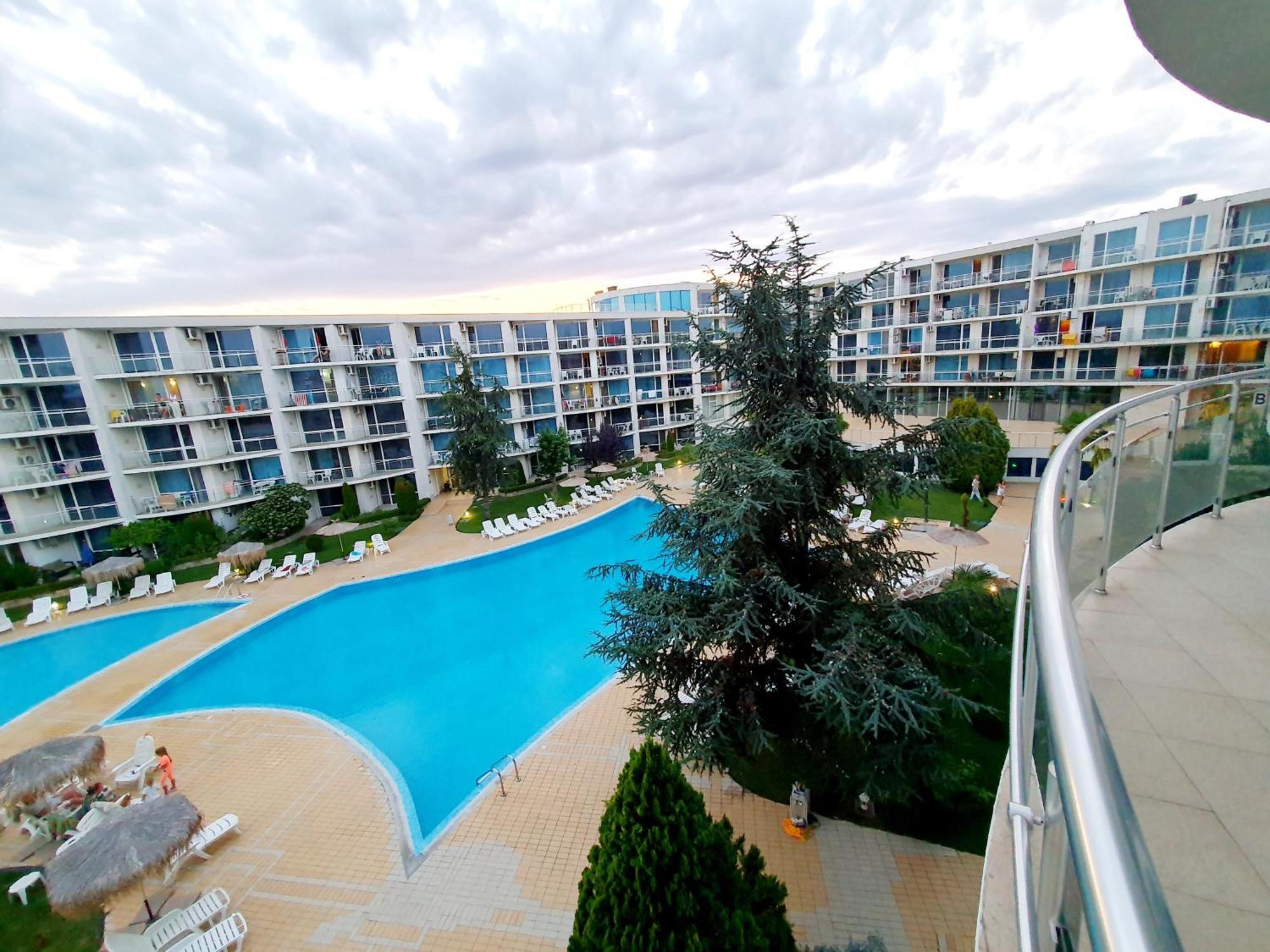 Elena'S Lux Aparthotel - Town & Sea View - Atlantis Spa Sarafovo Exteriör bild