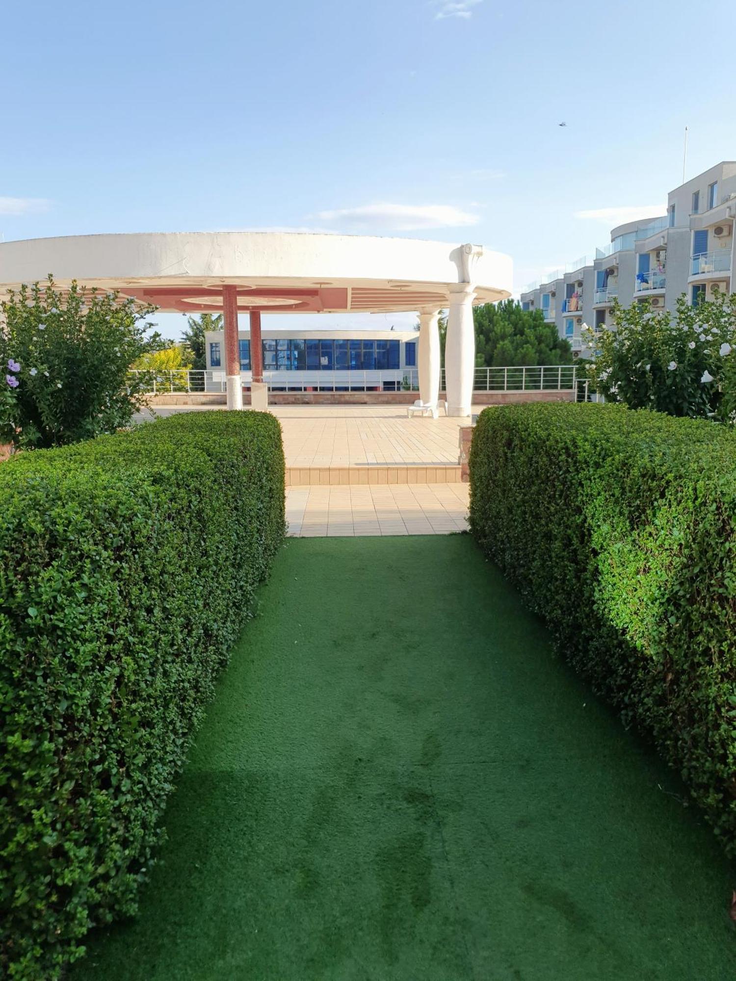 Elena'S Lux Aparthotel - Town & Sea View - Atlantis Spa Sarafovo Exteriör bild