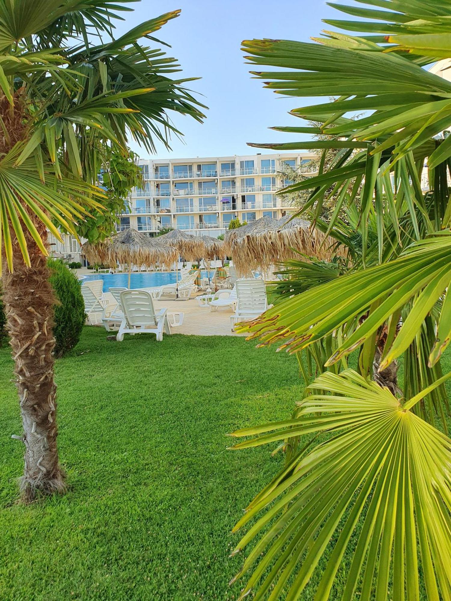Elena'S Lux Aparthotel - Town & Sea View - Atlantis Spa Sarafovo Exteriör bild